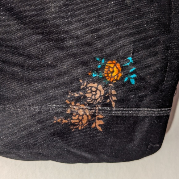 Cute vintage upcycled black floral Cami with butterfly back - Picture 5 of 10